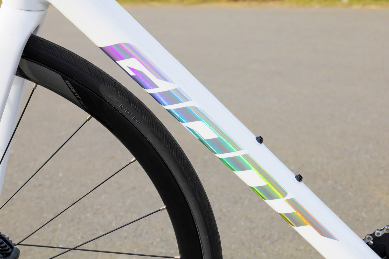 Giant TCR SLR 2025 WITH Shimano Tiagra Hydraulic Group Set's - Image 4